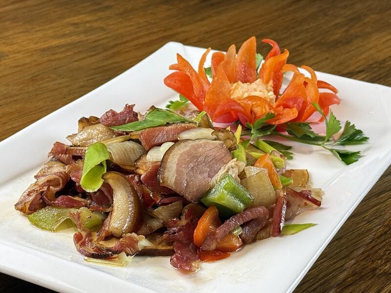 Smoked Pork with Garlic Sprouts (spicy)